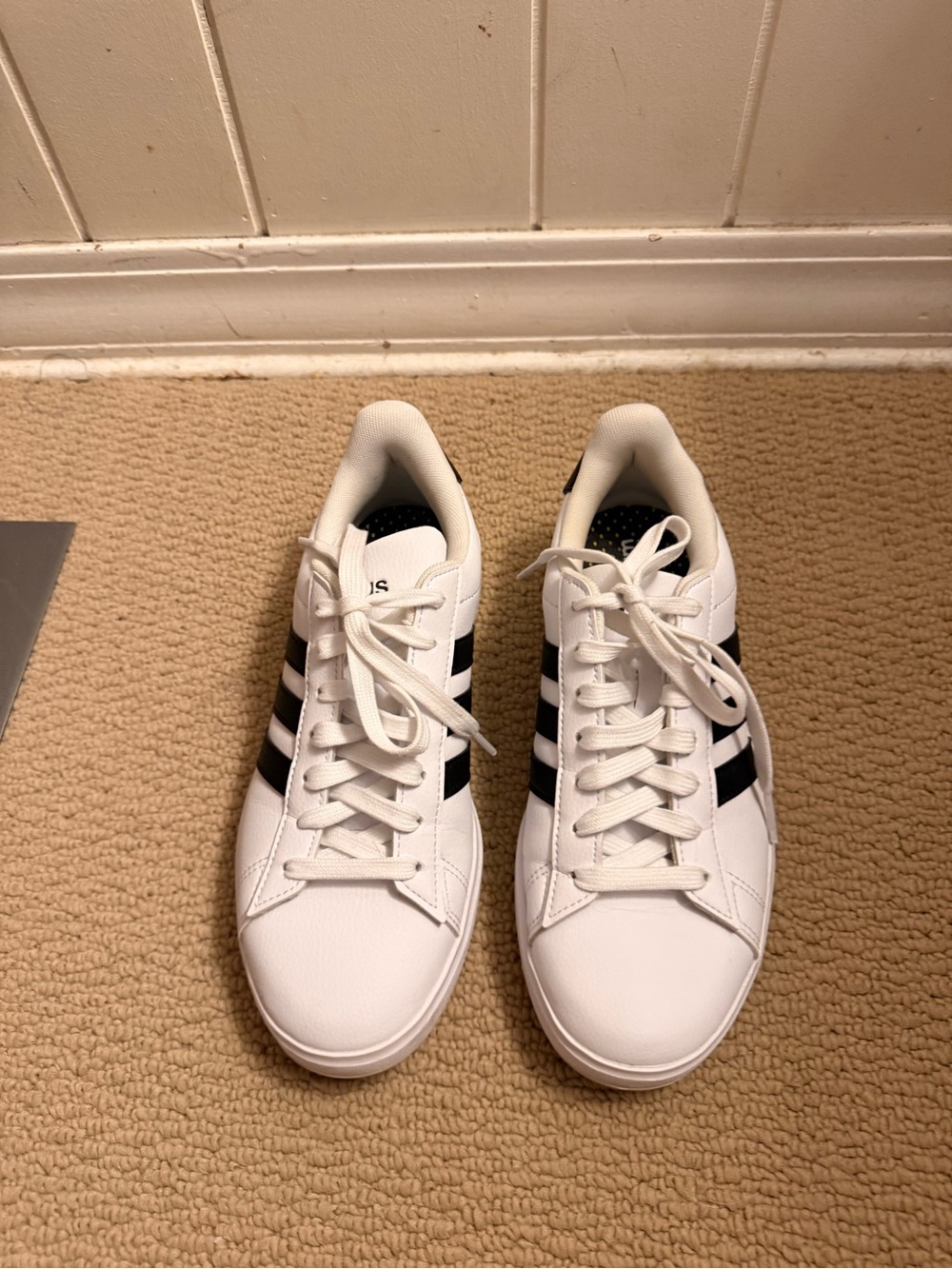 Adidas White Sneakers with Black Stripes Low-Top - Picture 4 of 6